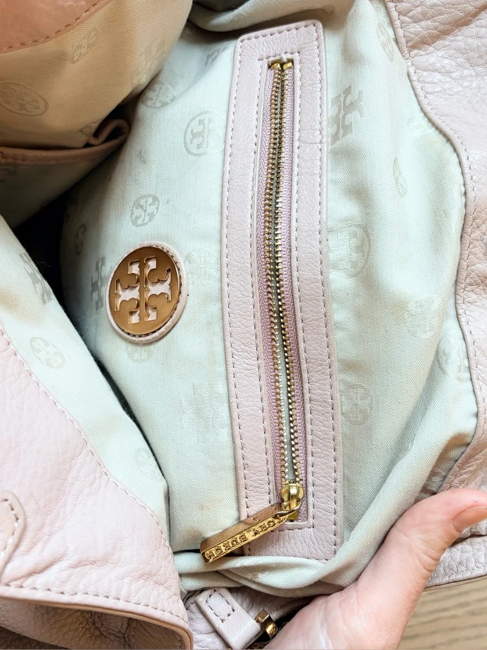 Tory Burch Dakota Hobo Slouchy Bag Shell Pink Gold Hardware Pebbled Leather